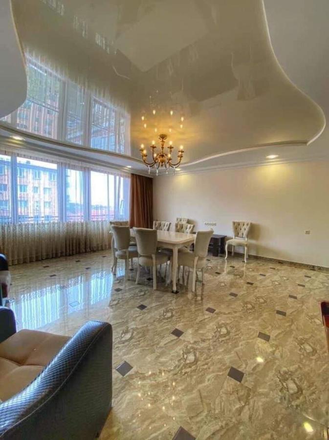 Apartment Dolphin Μπατούμι Εξωτερικό φωτογραφία