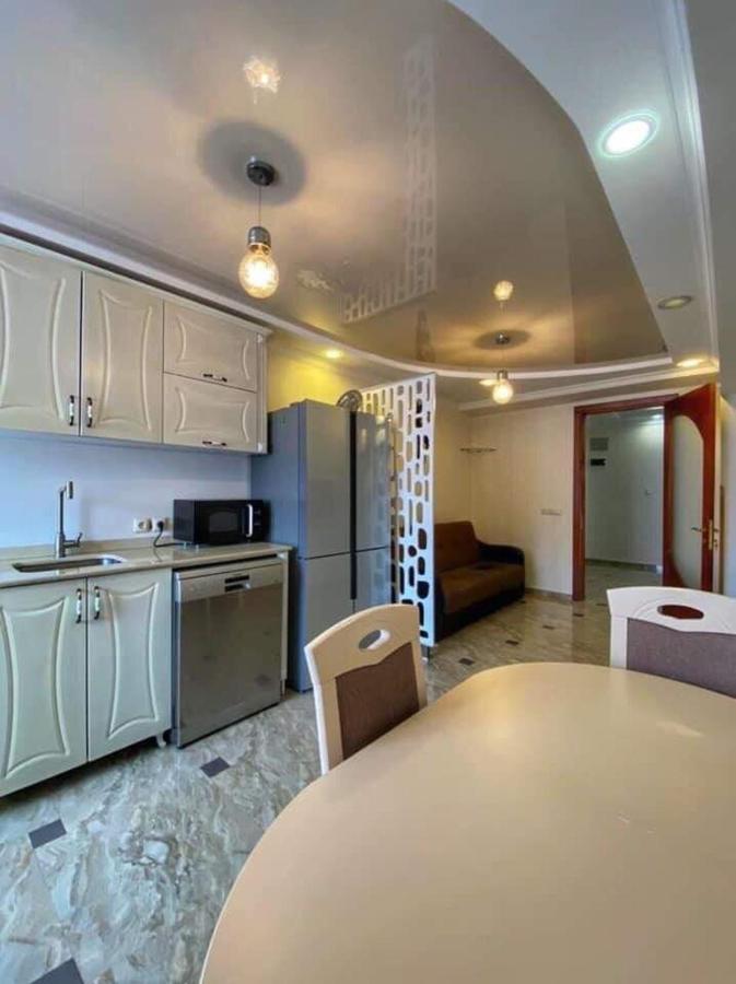 Apartment Dolphin Μπατούμι Εξωτερικό φωτογραφία
